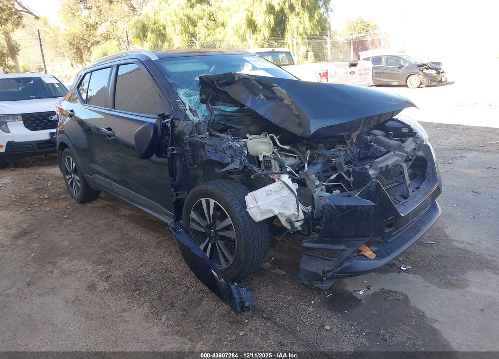 2019 NISSAN KICKS SV VIN: 3N1CP5CU7KL569036