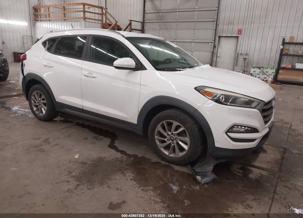 2016 HYUNDAI TUCSON SE VIN: KM8J33A43GU174223
