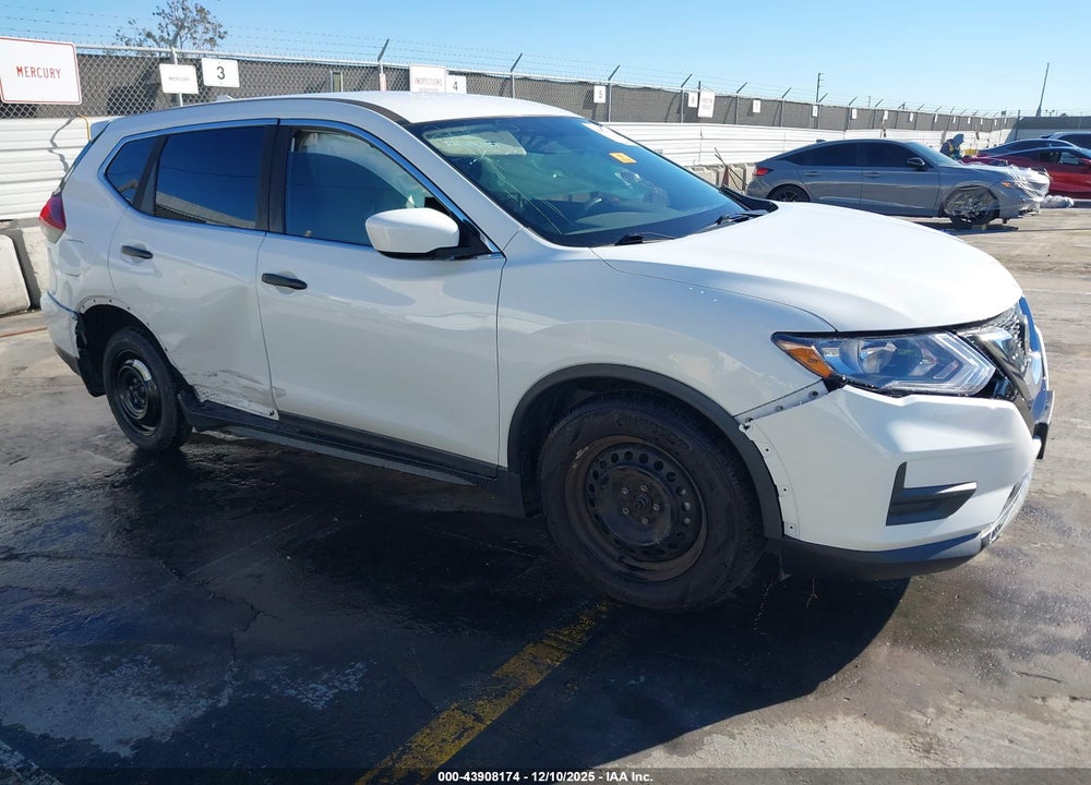 2018 NISSAN ROGUE S VIN: KNMAT2MTXJP606801