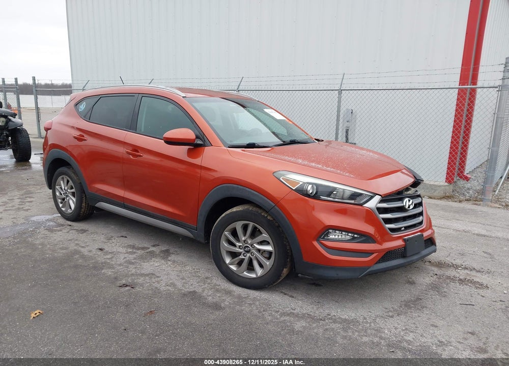2017 HYUNDAI TUCSON SE VIN: KM8J33A45HU300910