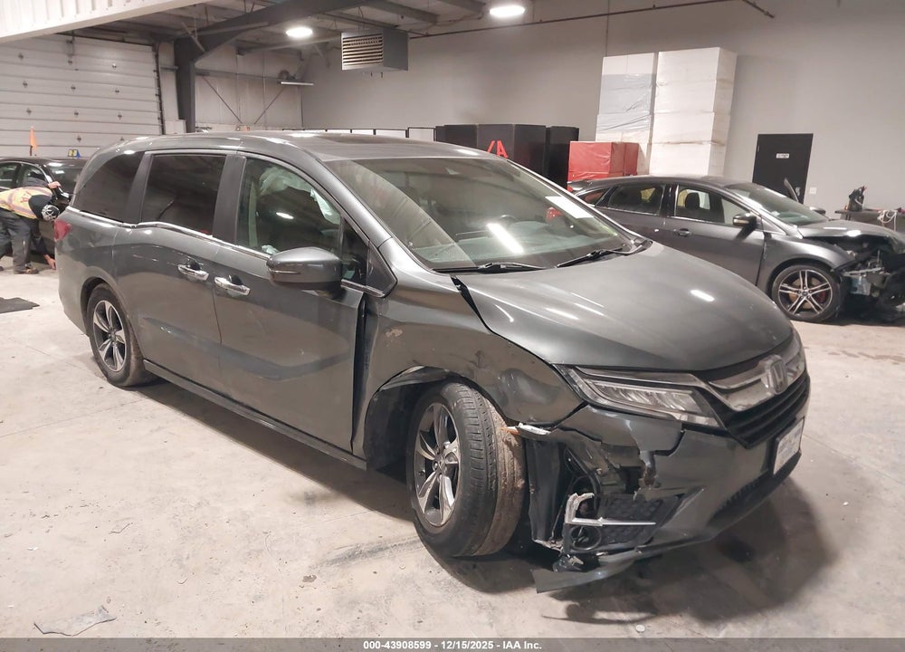 2018 HONDA ODYSSEY TOURING VIN: 5FNRL6H86JB007596