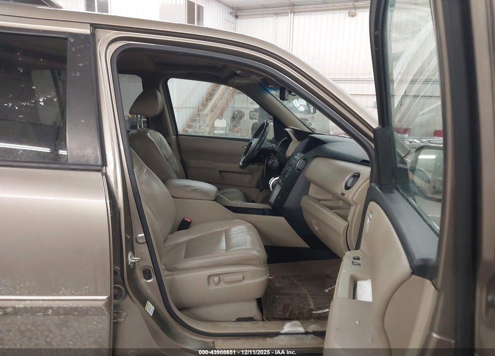 2011 HONDA PILOT EX-L VIN: 5FNYF4H53BB065941