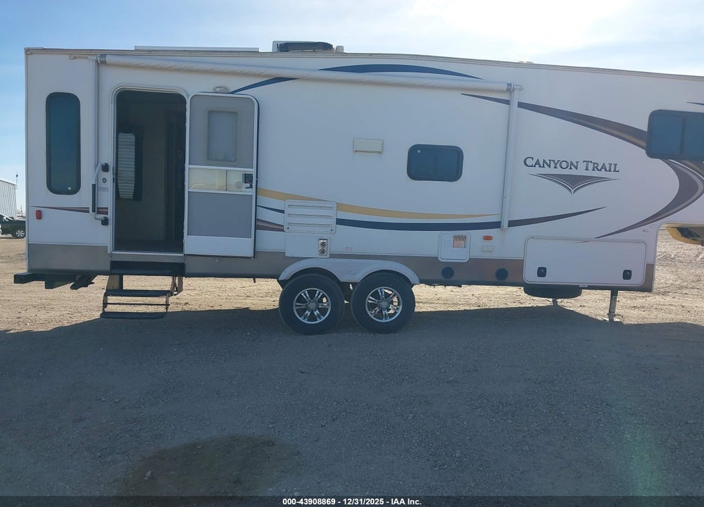 2013 YELLOWSTONE CANYON TRAIL 31' 5TH WHEEL VIN: 1NL1YFM23D1075006