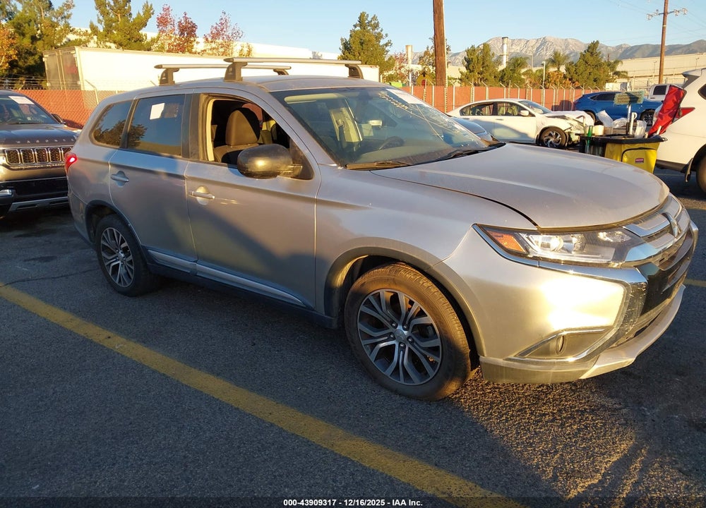 2018 MITSUBISHI OUTLANDER ES VIN: JA4AD2A33JZ004757