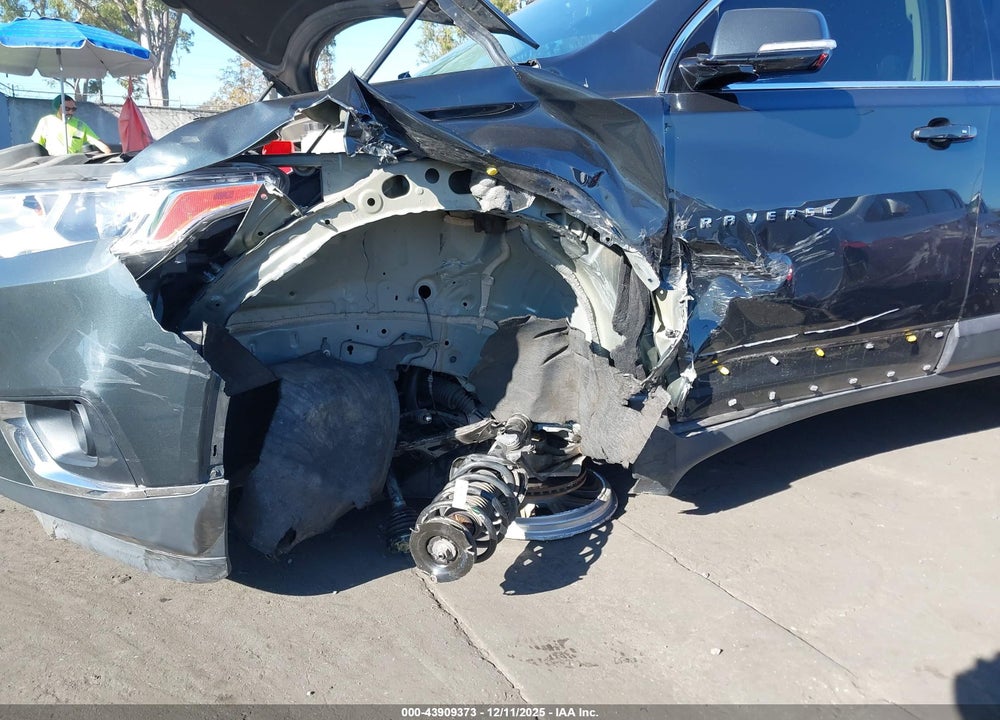 2020 CHEVROLET TRAVERSE FWD LT CLOTH VIN: 1GNERGKW5LJ137236