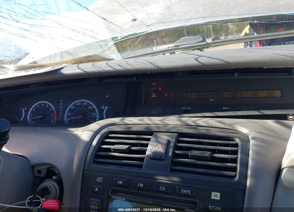 2002 TOYOTA AVALON XL VIN: 4T1BF28BX2U212940