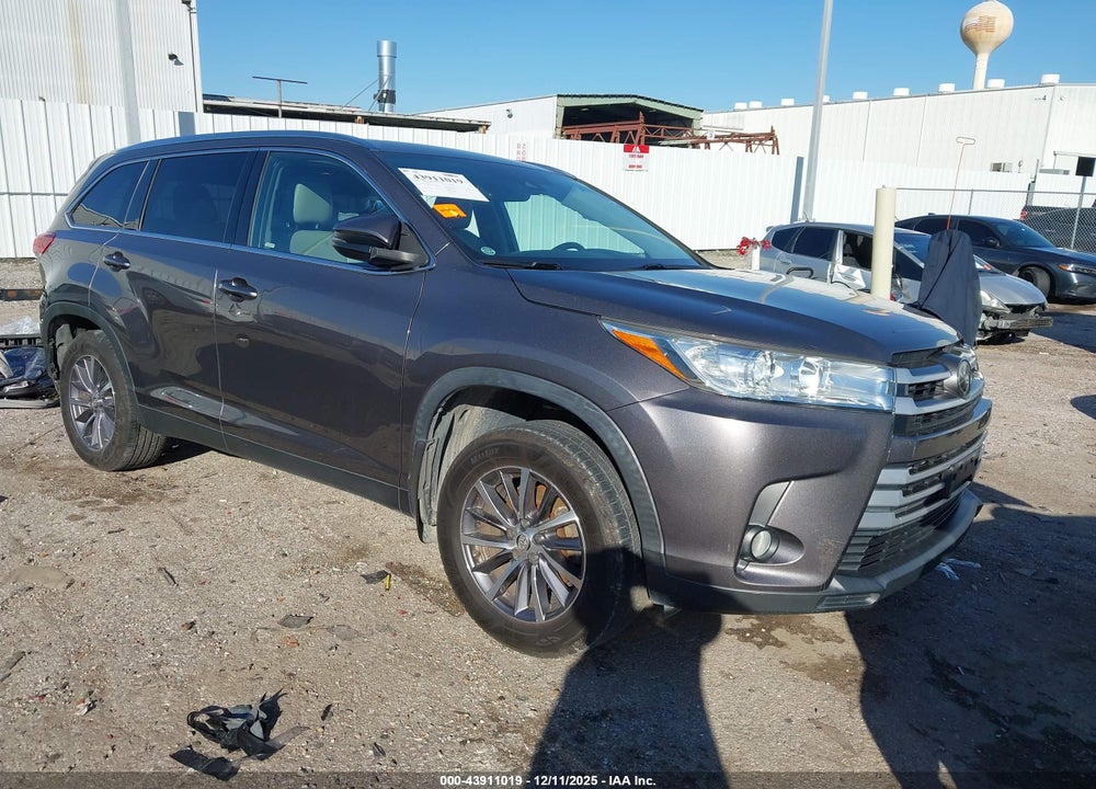 2019 TOYOTA HIGHLANDER XLE VIN: 5TDJZRFHXKS585066