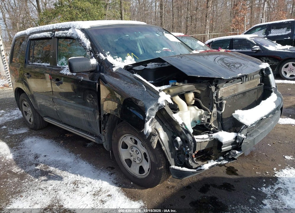 2014 HONDA PILOT LX VIN: 5FNYF3H21EB015639