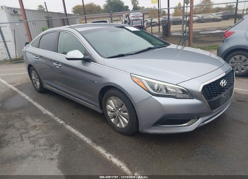2017 HYUNDAI SONATA HYBRID SE VIN: KMHE24L11HA055196