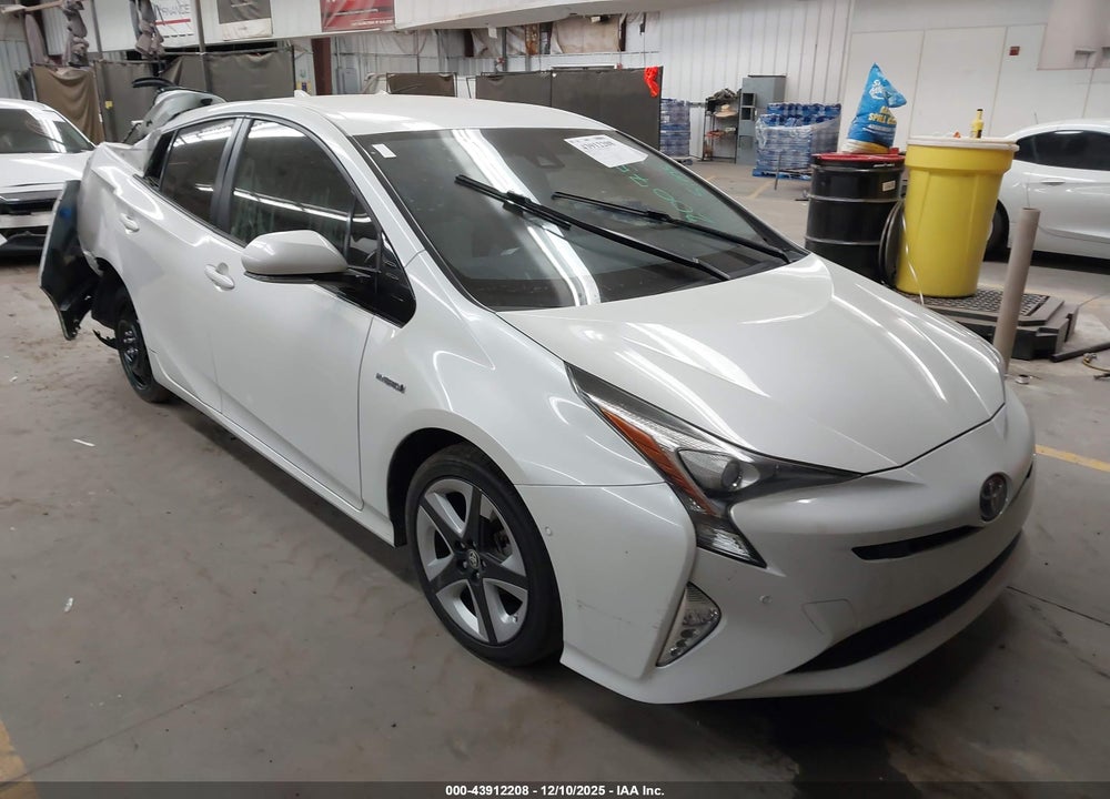2018 TOYOTA PRIUS VIN: JTDKARFUXJ3058833