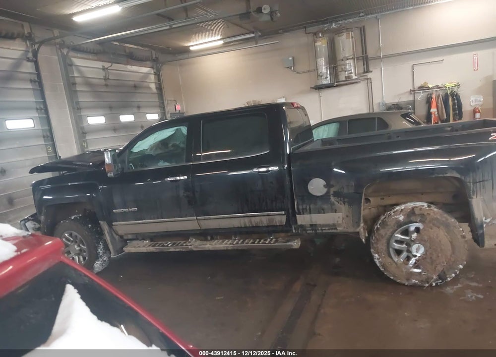 2015 CHEVROLET SILVERADO 2500HD LTZ VIN: 1GC1KWE82FF505480