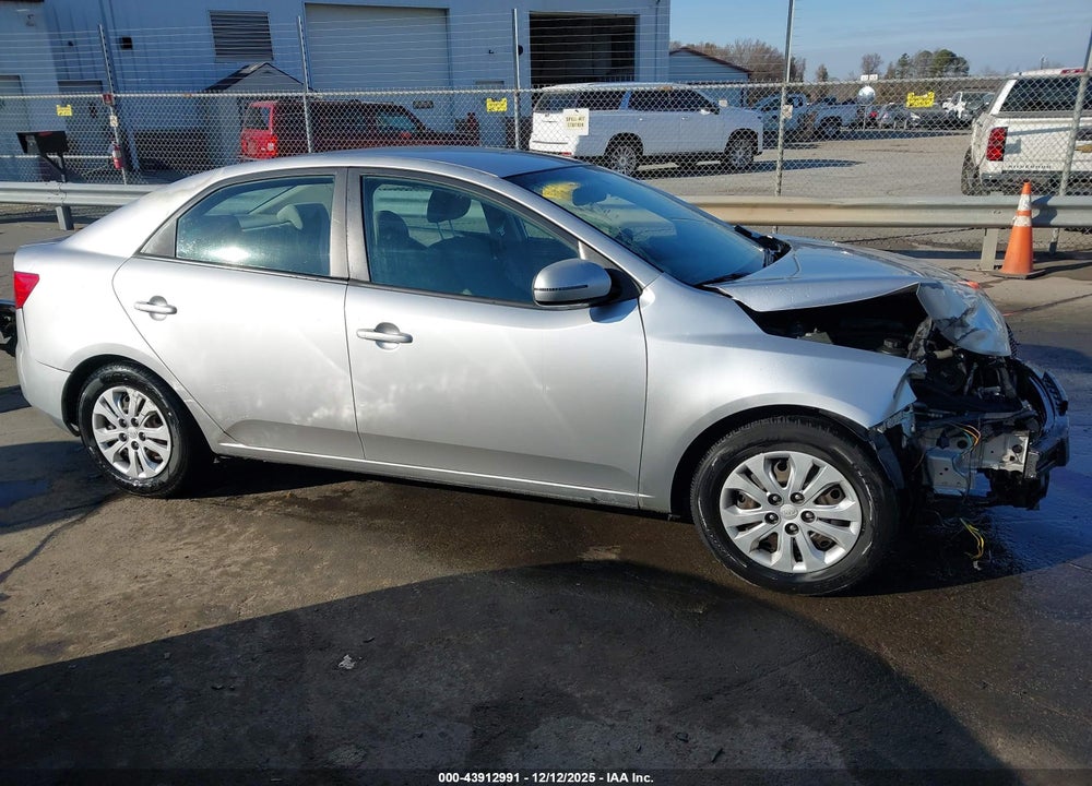 2011 KIA FORTE EX VIN: KNAFU4A26B5449787