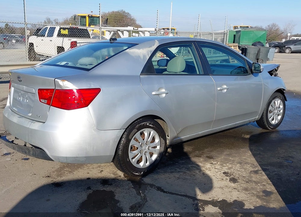 2011 KIA FORTE EX VIN: KNAFU4A26B5449787