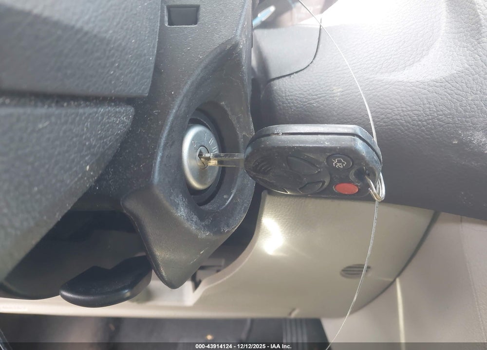 2014 FORD FOCUS SE VIN: 1FADP3F24EL141902