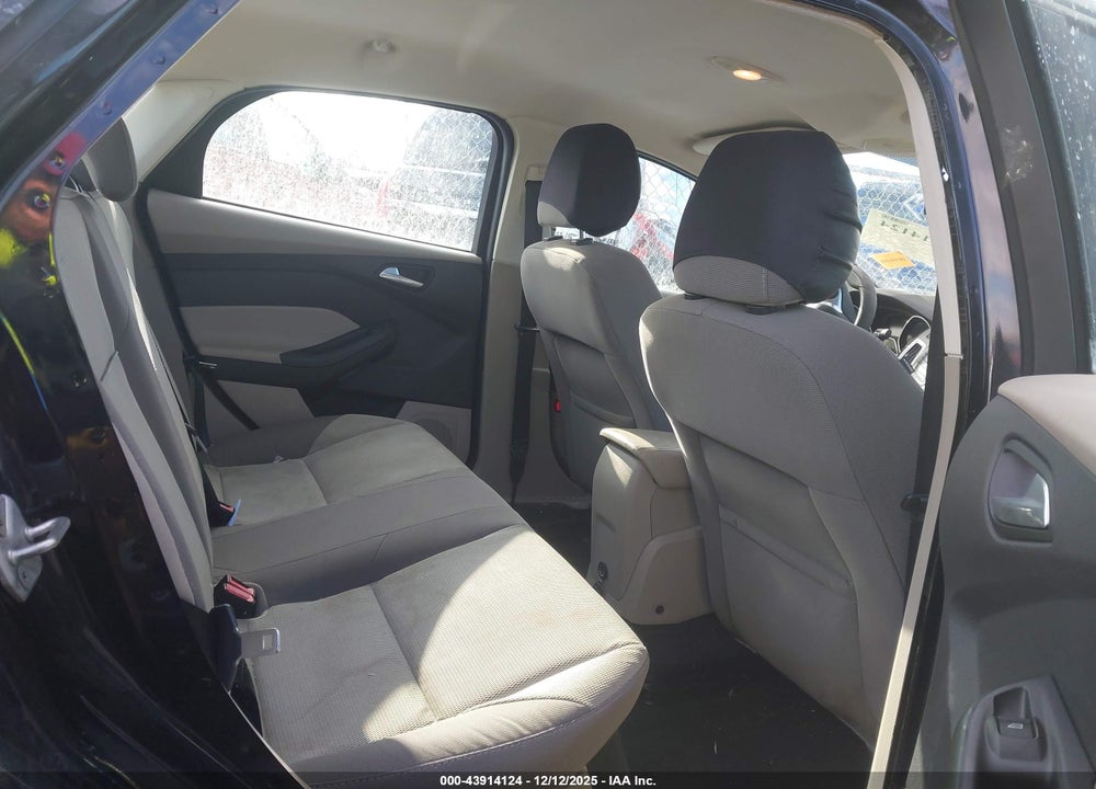 2014 FORD FOCUS SE VIN: 1FADP3F24EL141902