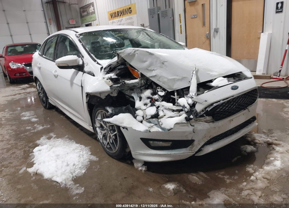 2015 FORD FOCUS SE VIN: 1FADP3F25FL240889