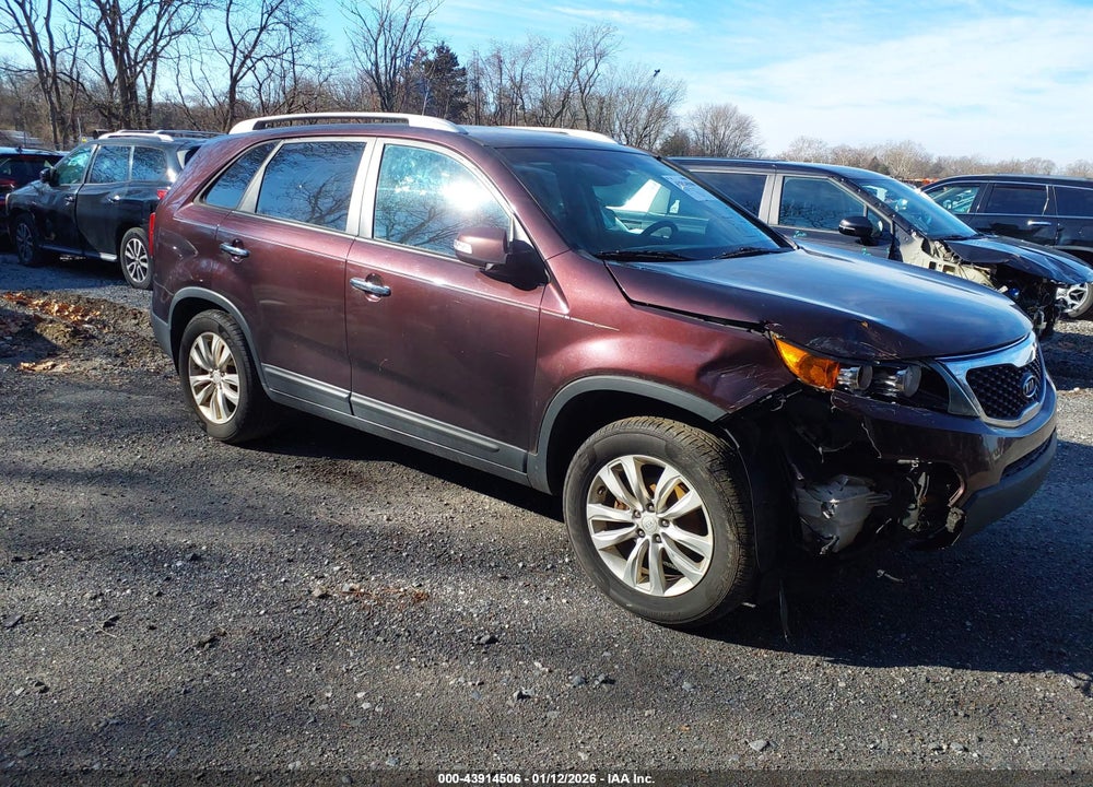 2011 KIA SORENTO LX V6 VIN: 5XYKT4A20BG117937