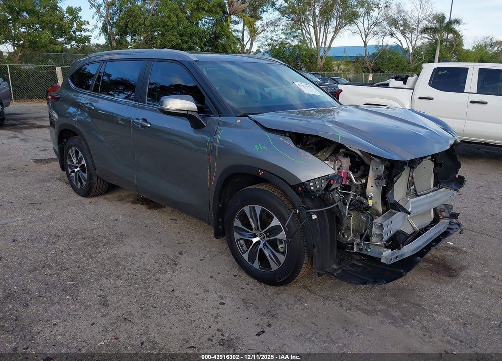 2025 TOYOTA HIGHLANDER XLE VIN: 5TDKDRAH7SS554688
