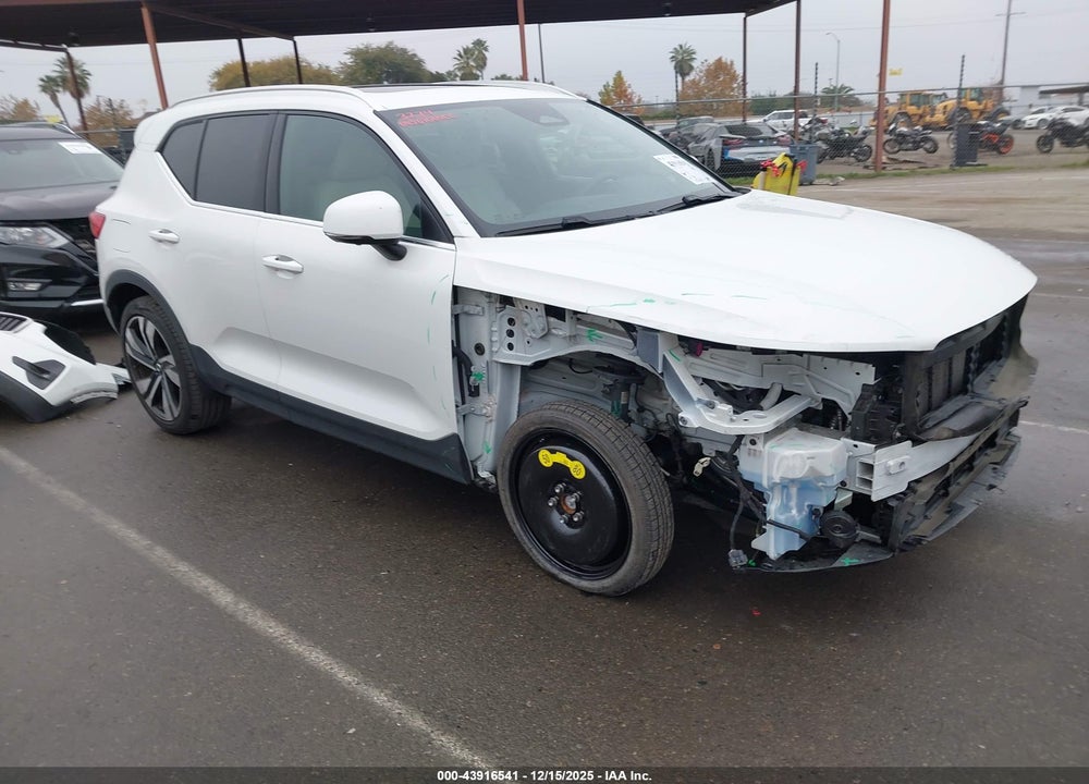 2023 VOLVO XC40 B5 ULTIMATE BRIGHT THEME VIN: YV4L12UA4P2075207