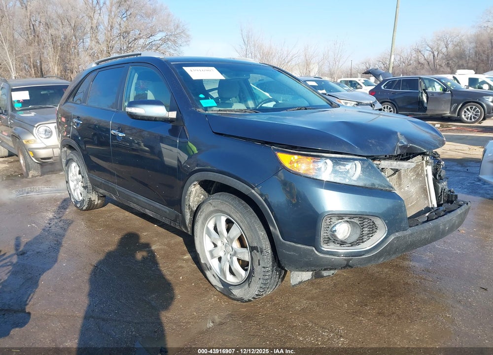 2011 KIA SORENTO LX VIN: 5XYKT4A13BG093320