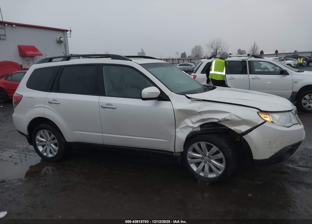 2013 SUBARU FORESTER 2.5X PREMIUM VIN: JF2SHADC3DH444168