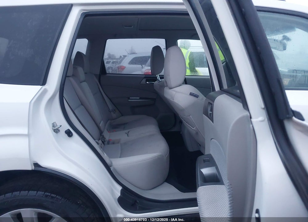 2013 SUBARU FORESTER 2.5X PREMIUM VIN: JF2SHADC3DH444168