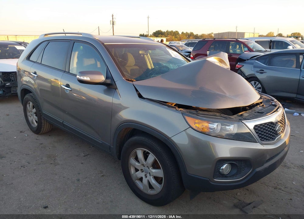 2013 KIA SORENTO LX VIN: 5XYKT4A62DG383627