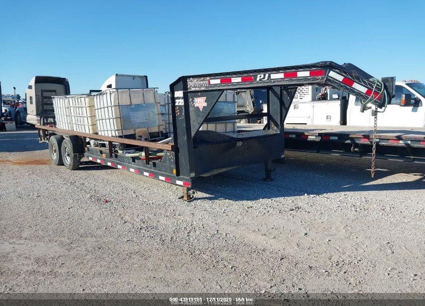 2022 PJ TRAILERS GOOSENECK CAR HAULER VIN: 4P53C3322N1369985