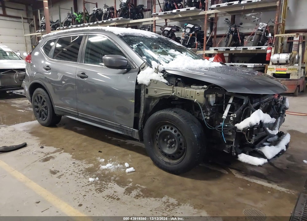 2017 NISSAN ROGUE S VIN: 5N1AT2MT8HC889583