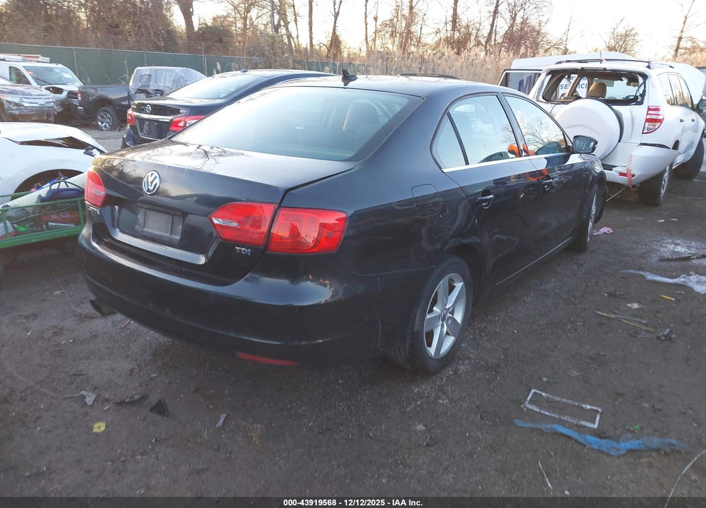 2011 VOLKSWAGEN JETTA 2.0L TDI VIN: 3VW3L7AJXBM091814