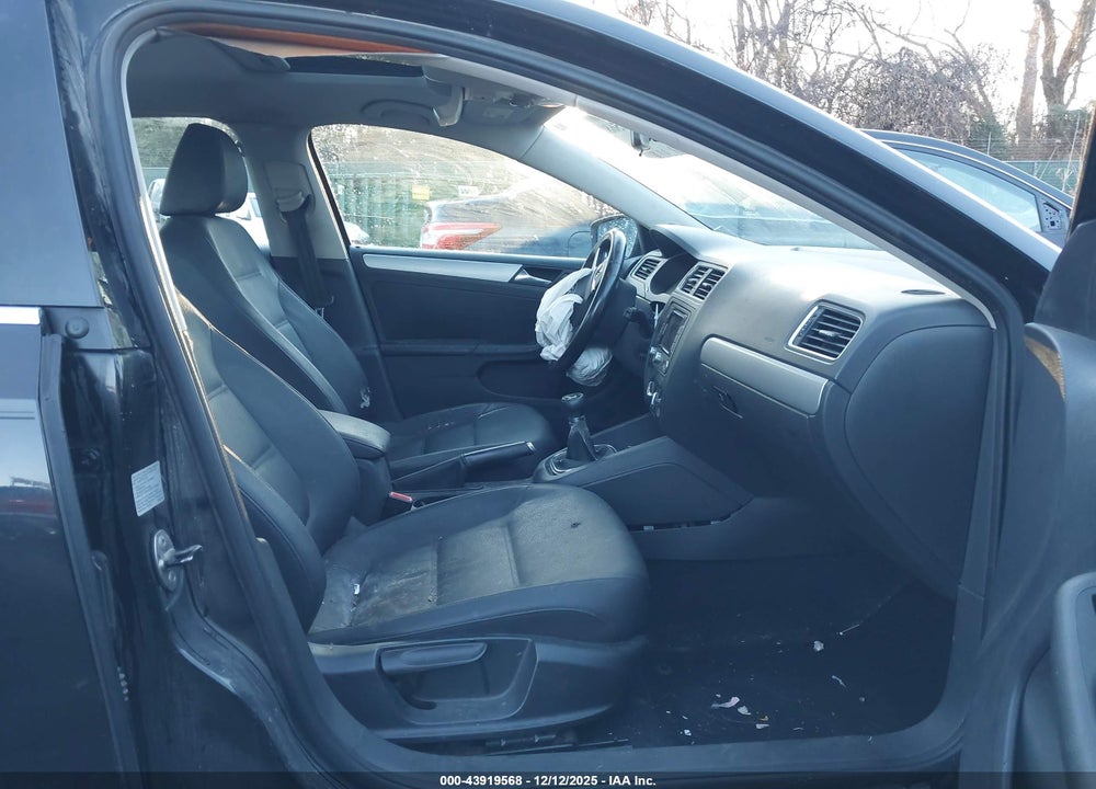 2011 VOLKSWAGEN JETTA 2.0L TDI VIN: 3VW3L7AJXBM091814