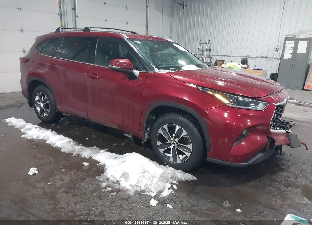 2021 TOYOTA HIGHLANDER XLE VIN: 5TDHZRBH9MS523245