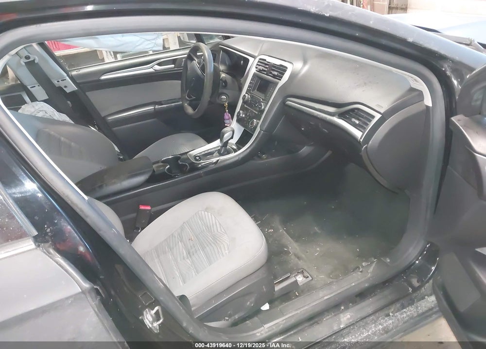 2016 FORD FUSION S VIN: 3FA6P0G70GR222630