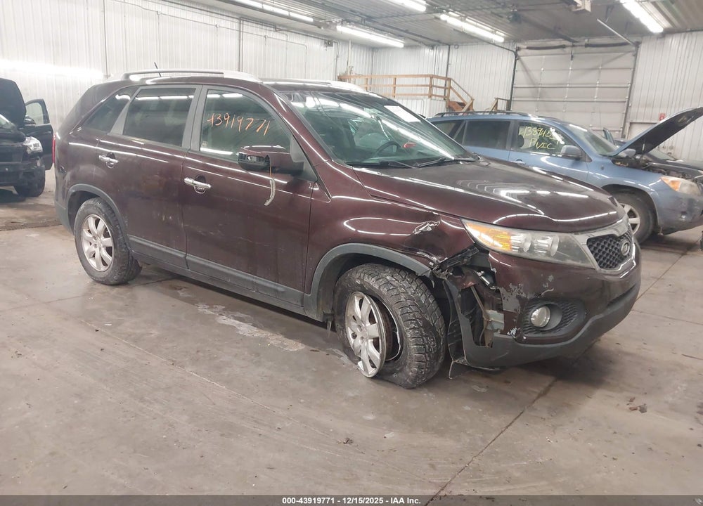 2011 KIA SORENTO LX VIN: 5XYKT4A19BG154430
