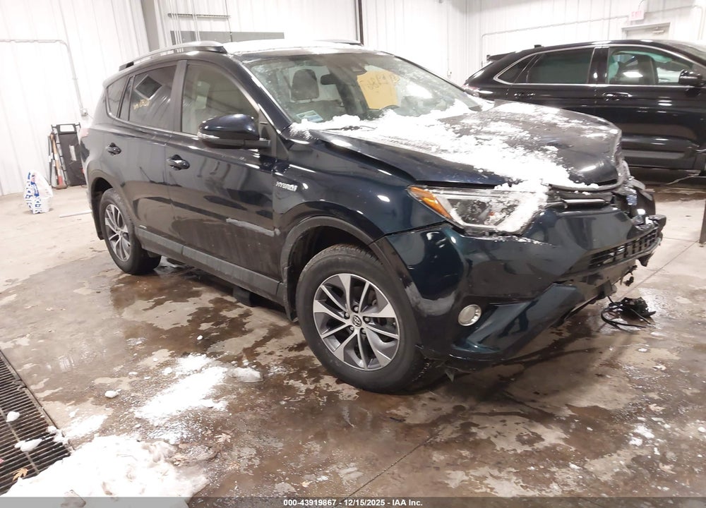 2017 TOYOTA RAV4 HYBRID XLE VIN: JTMRJREV3HD104211