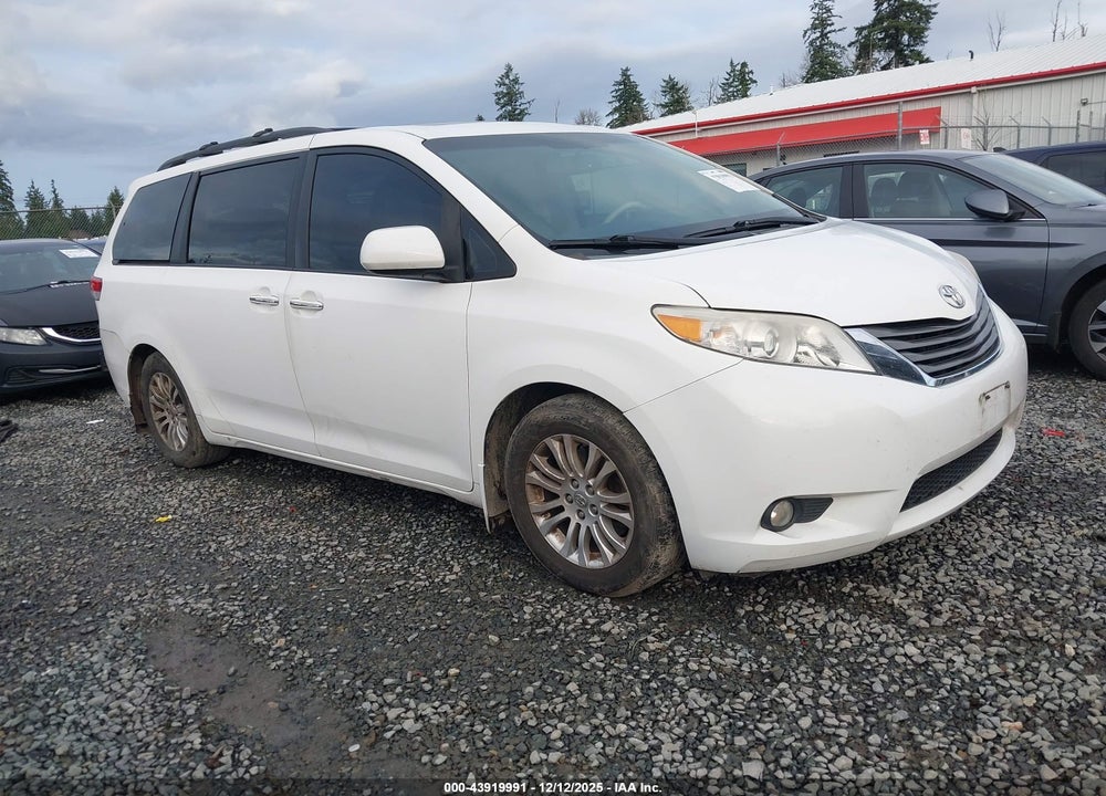 2011 TOYOTA SIENNA XLE V6 VIN: 5TDYK3DC1BS108212