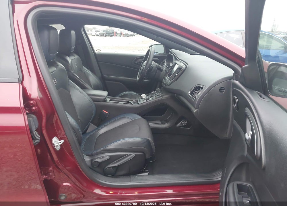 2015 CHRYSLER 200 S VIN: 1C3CCCBB2FN693478
