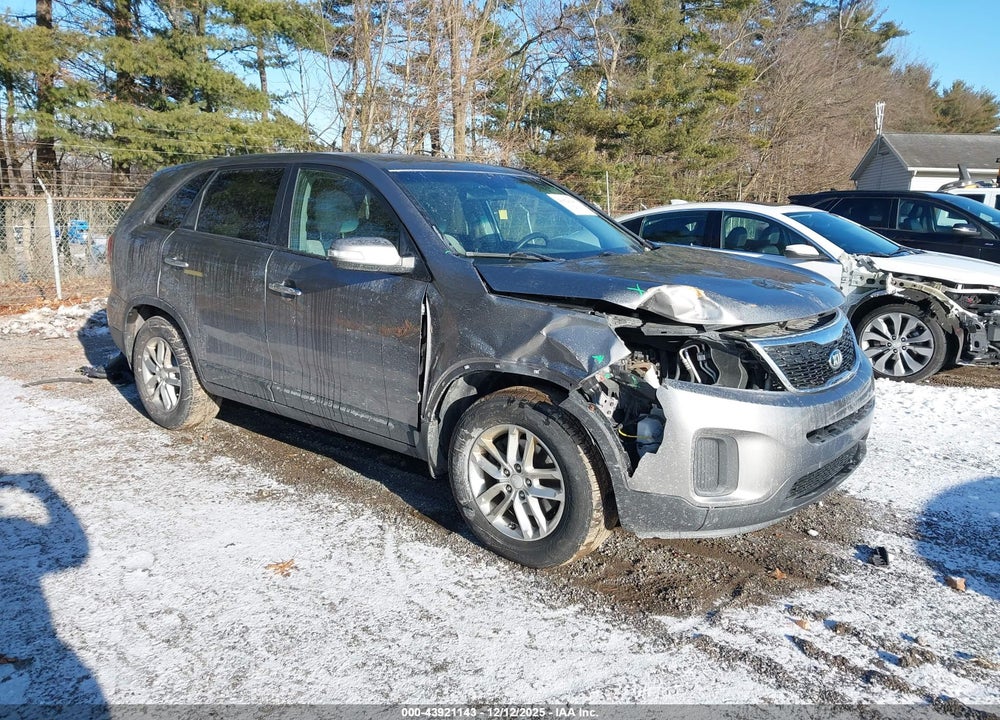 2015 KIA SORENTO LX VIN: 5XYKT3A6XFG654737