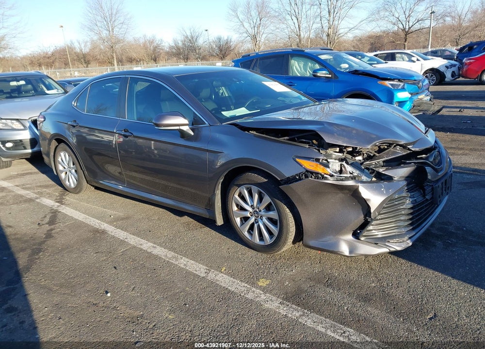 2018 TOYOTA CAMRY LE VIN: 4T1B11HK2JU613888
