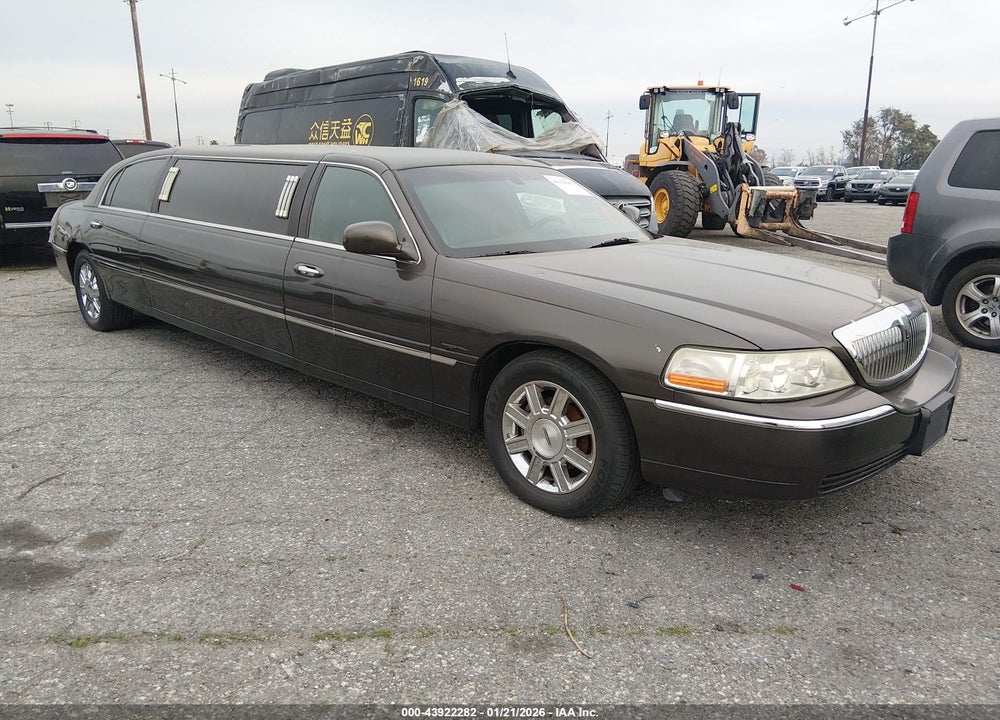 2008 LINCOLN TOWN CAR EXECUTIVE VIN: 2L1FM88W98X635623