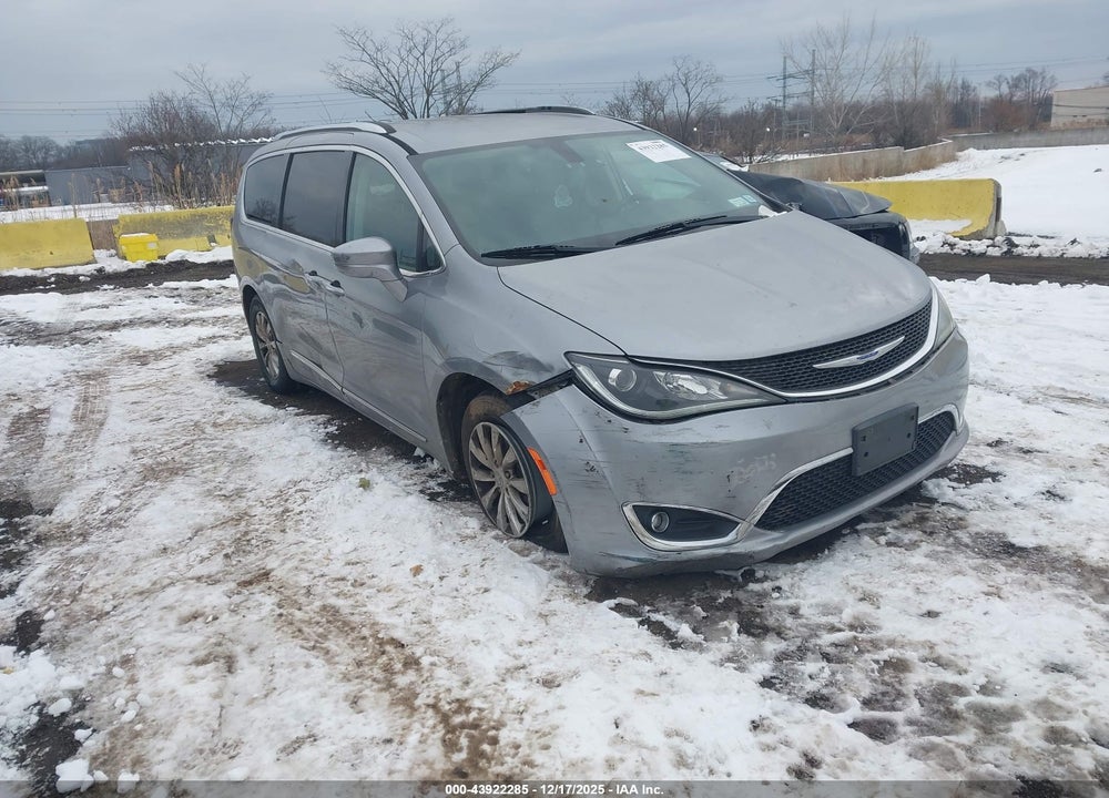 2018 CHRYSLER PACIFICA TOURING L VIN: 2C4RC1BG8JR317983