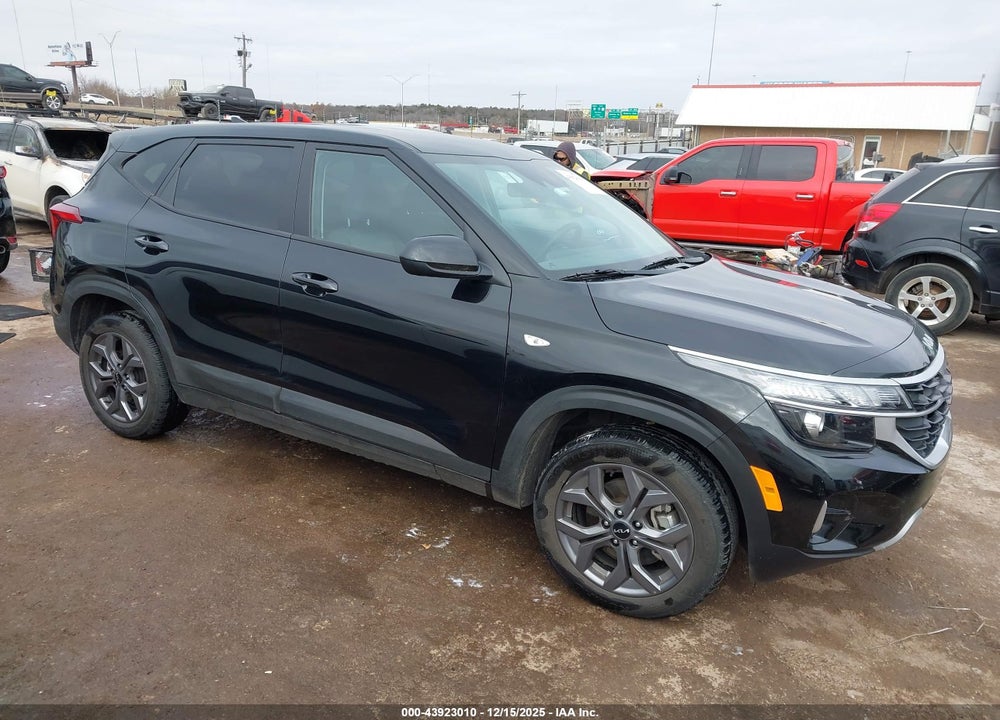 2024 KIA SELTOS LX VIN: KNDEPCAAXR7630557