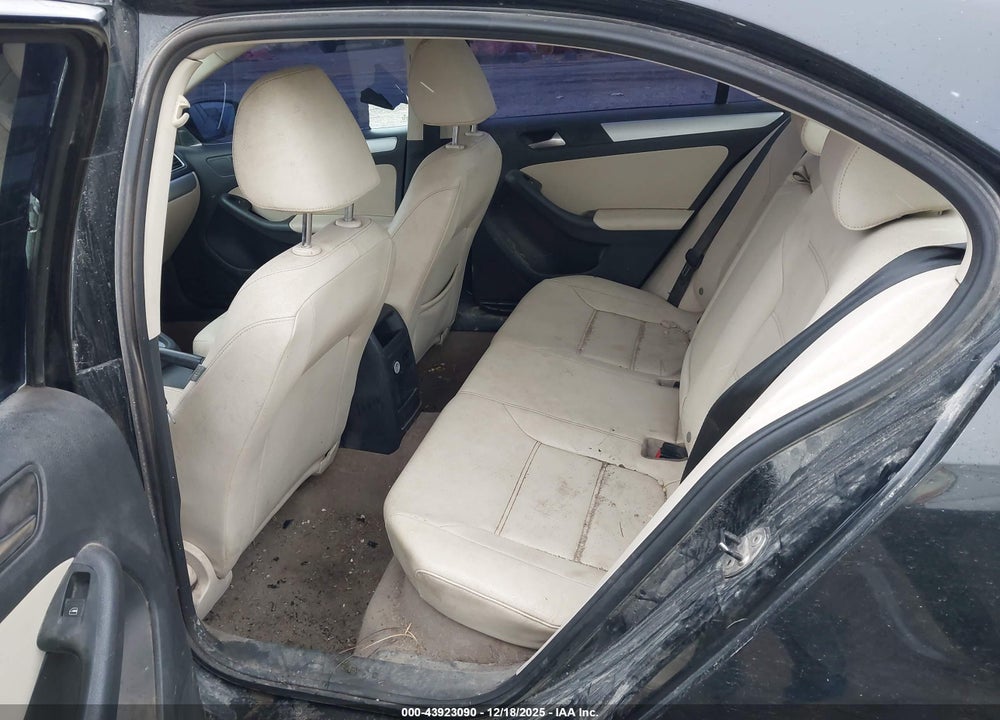 2011 VOLKSWAGEN JETTA 2.0L TDI VIN: 3VWLL7AJ6BM101299