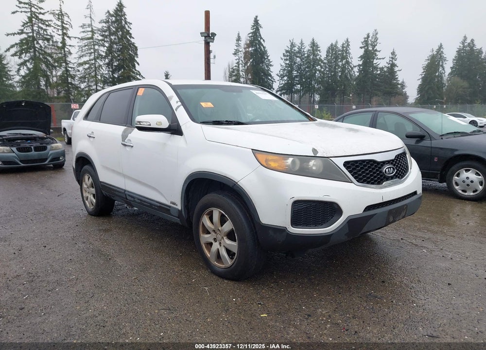 2011 KIA SORENTO LX VIN: 5XYKTCA17BG010479