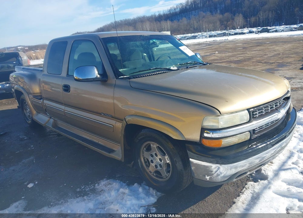 2000 CHEVROLET SILVERADO 1500 LS VIN: 2GCEC19T8Y1109242