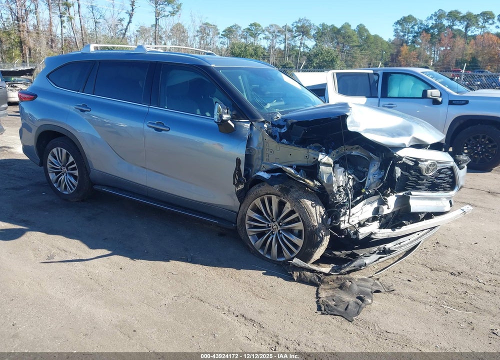 2022 TOYOTA HIGHLANDER PLATINUM VIN: 5TDFZRAH0NS104730