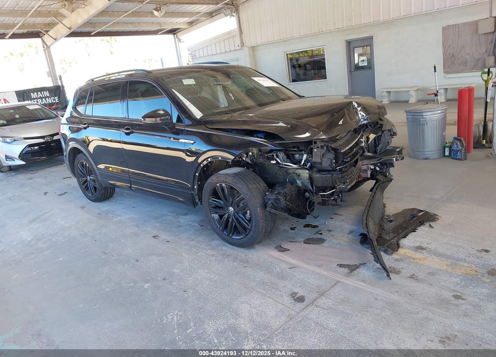 2022 VOLKSWAGEN TIGUAN 2.0T SE R-LINE BLACK VIN: 3VV8B7AX8NM061054