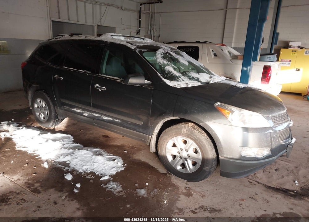 2011 CHEVROLET TRAVERSE LS VIN: 1GNKRFED9BJ381977