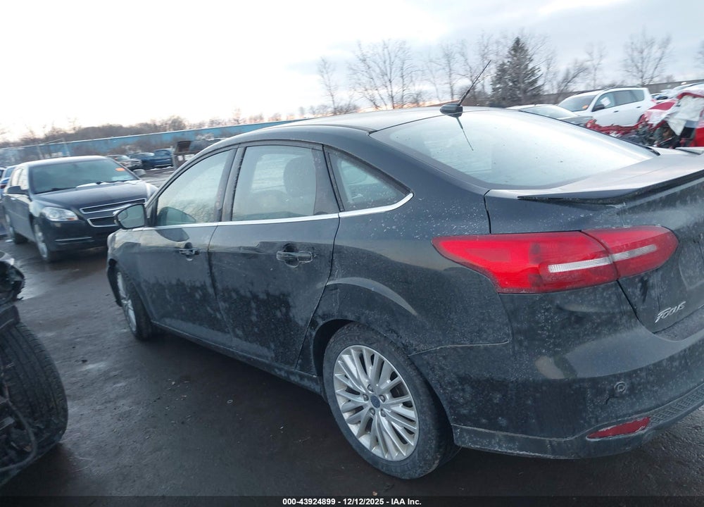 2015 FORD FOCUS TITANIUM VIN: 1FADP3J29FL323345