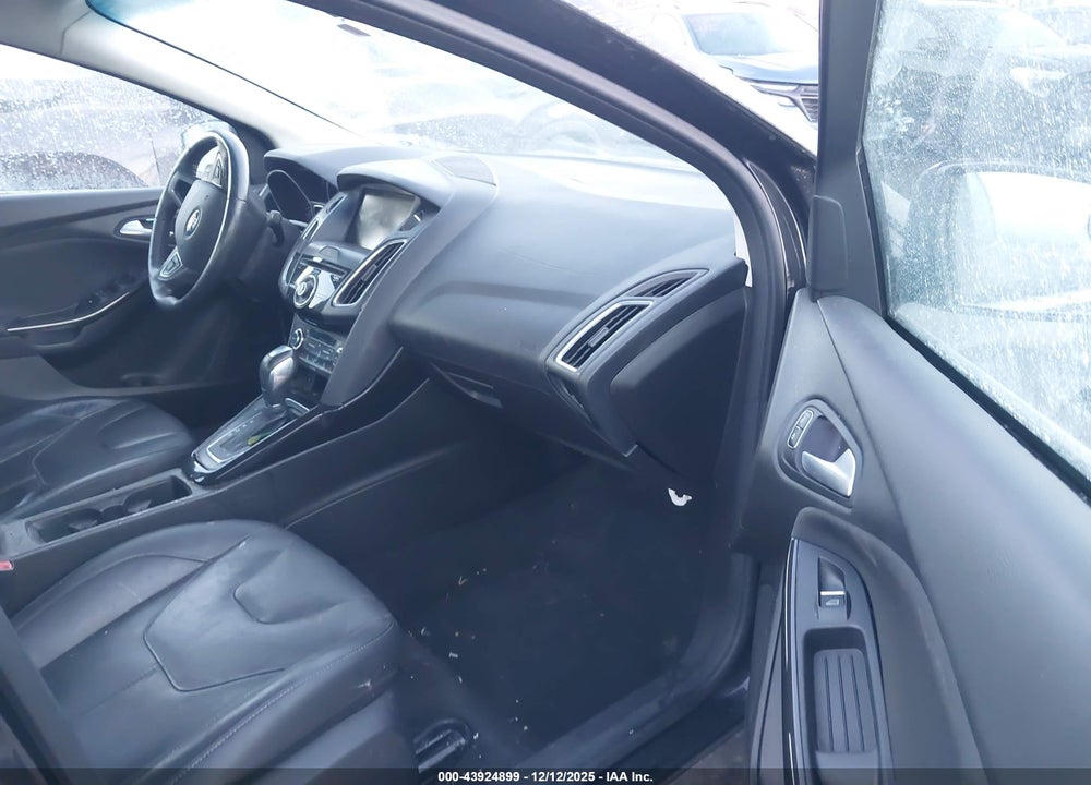 2015 FORD FOCUS TITANIUM VIN: 1FADP3J29FL323345